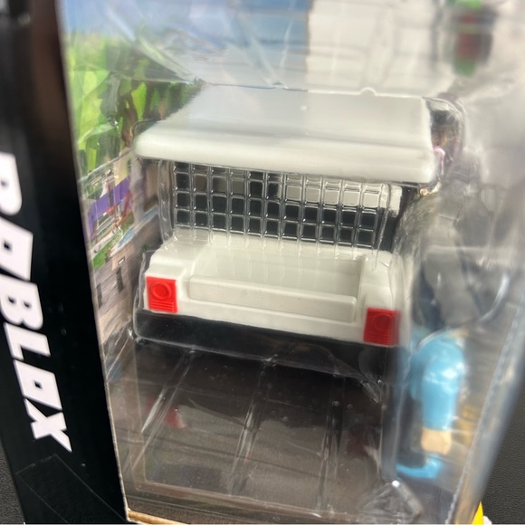 Roblox Brookhaven Golf Cart Figure Set With Exclusive Virtual Item - Picture 16 of 16
